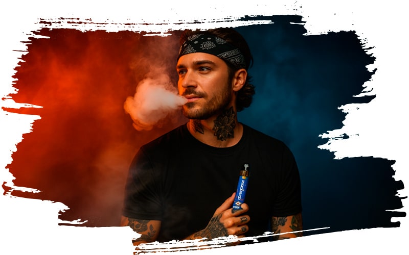 Mann mit Tattoos und blauen Bandana Bandana gönnt sich SHEESH Superior Line